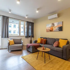 gems-of-budapest-tiger-eye-residence.inbudapesthotels.com/