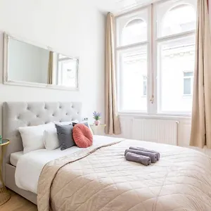 exclusive-central-apartment-next-to-the-fashion-street.inbudapesthotels.com/